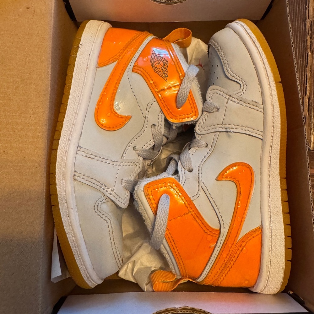 Jordan 1 Mid SE toddler - Picture 2 of 7
